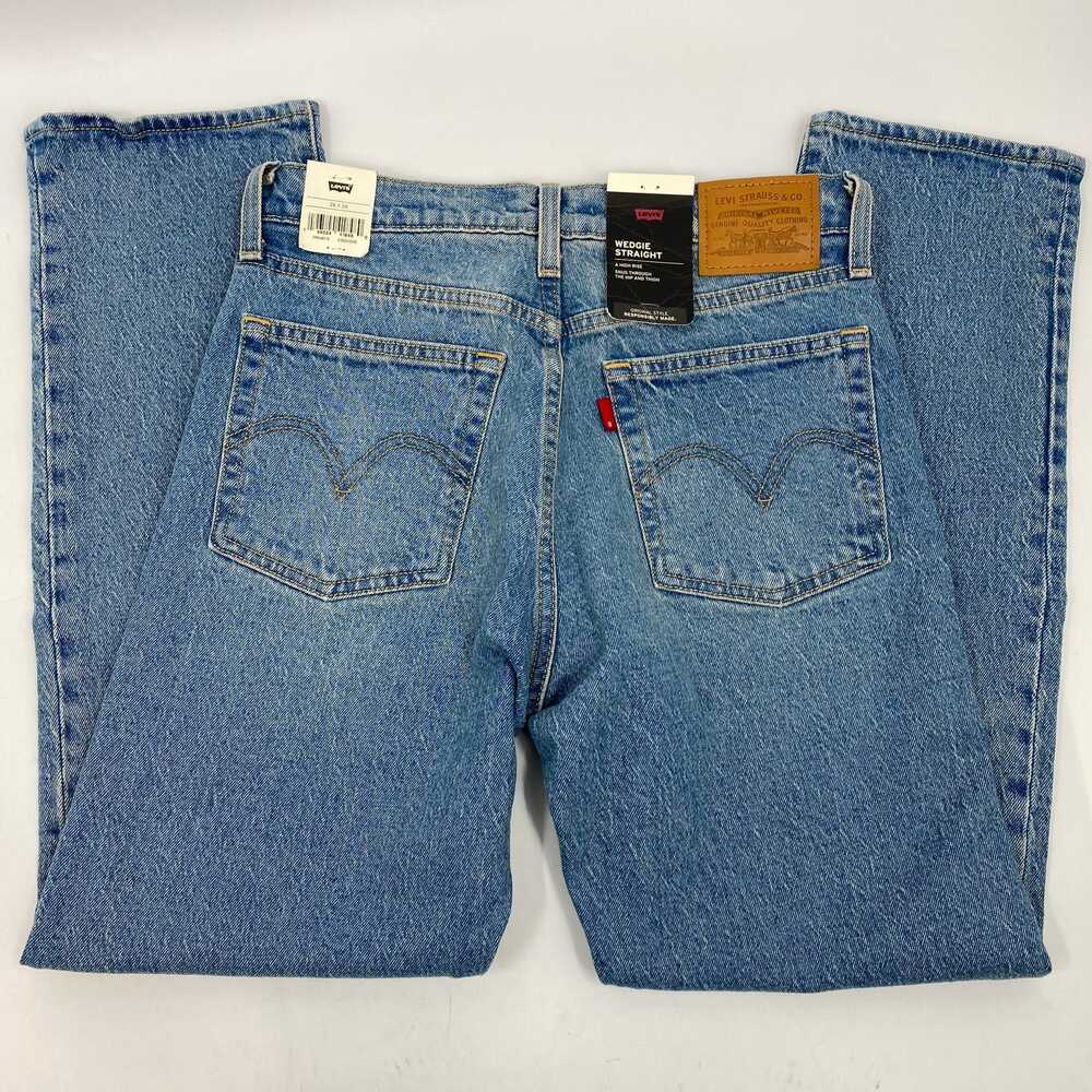 Levi’s Light Wash Wedgie Straight Leg Jeans | Women’s 26 Regular - Picture 8 of 8